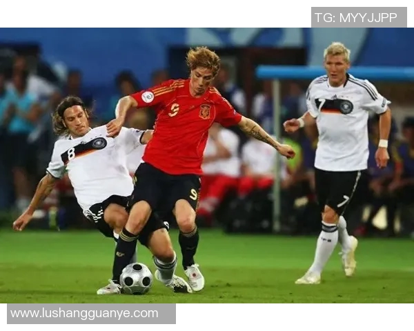 足球明星心中的恐惧与挑战揭秘他们在赛场外的隐秘焦虑与压力