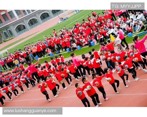 鸡冠头足球明星的传奇人生与赛场风采揭秘 鸡冠头足球明星的传奇人生与赛场风采揭秘