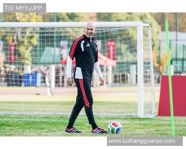 足球明星私下穿搭风格揭秘时尚与个性的完美结合