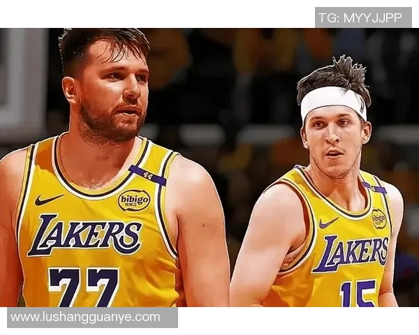 明星篮球视频大赏精彩瞬间回顾与球星背后的故事分享